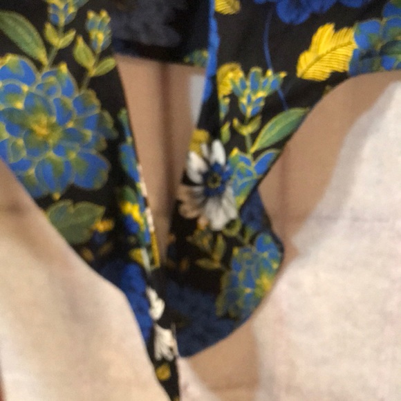 Lost and Wander button down crop Sz Small - Picture 5 of 6